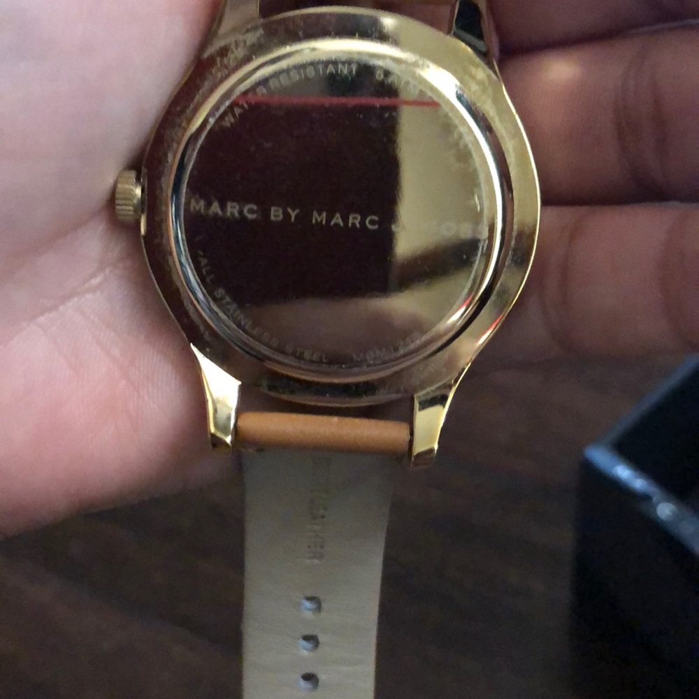 Leather Watch - Picture 4 of 8